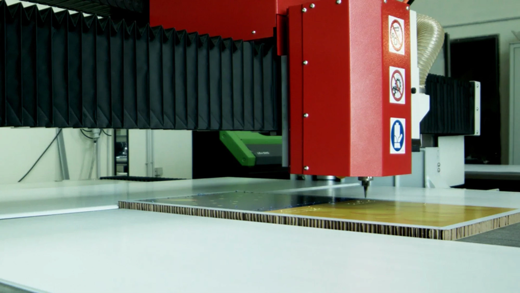 Pantographes pour signalisation, plaques pour communication visuelle